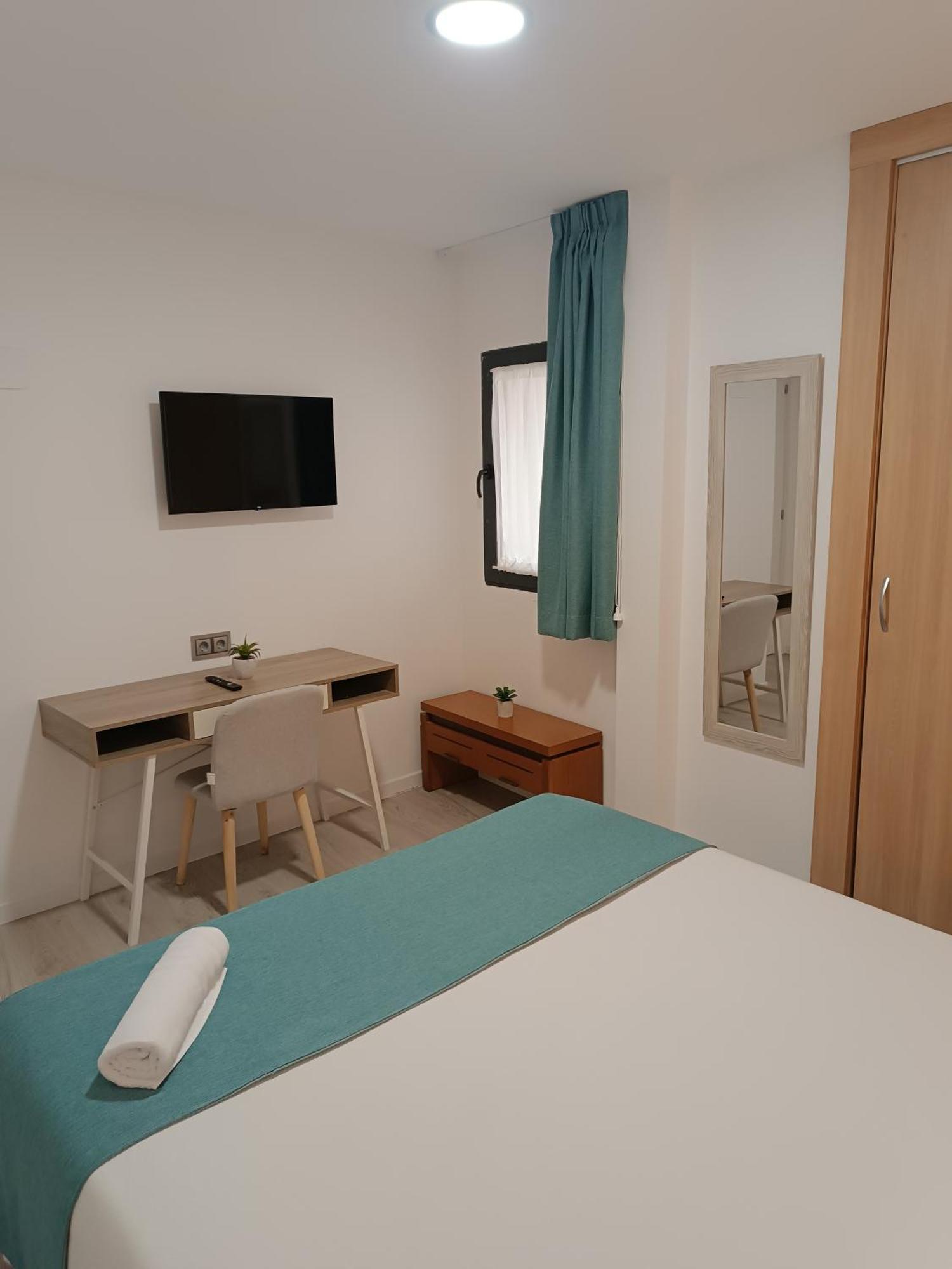 Apartamentos Turisticos Avila Puerta Del Puente 1-3 エクステリア 写真